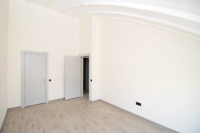 Image No.24-5 Bed Apartment for sale