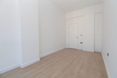 Interior 6