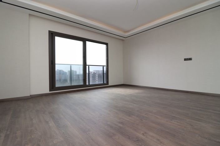 Image No.10-4 Bed Apartment for sale