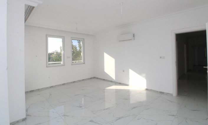 Image No.8-7 Bed House/Villa for sale