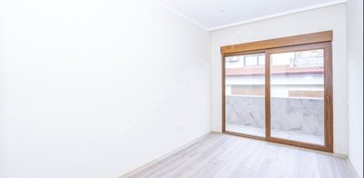 Interior 6