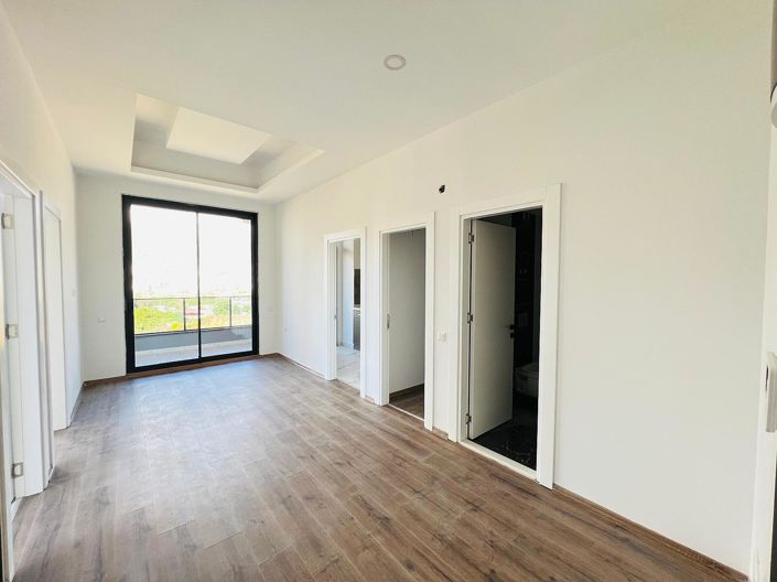 Image No.11-1 Bed Commercial for sale