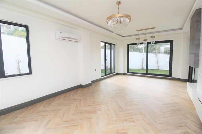 Image No.6-5 Bed House/Villa for sale