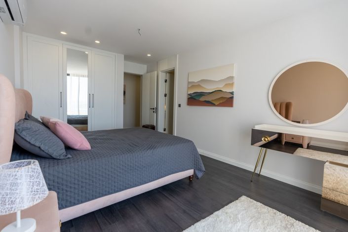 Image No.17-4 Bed Apartment for sale