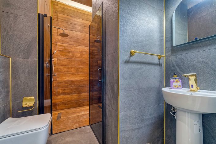 Image No.20-8 Bed House/Villa for sale