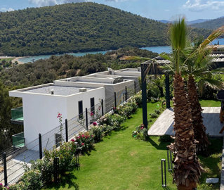Exterior 12