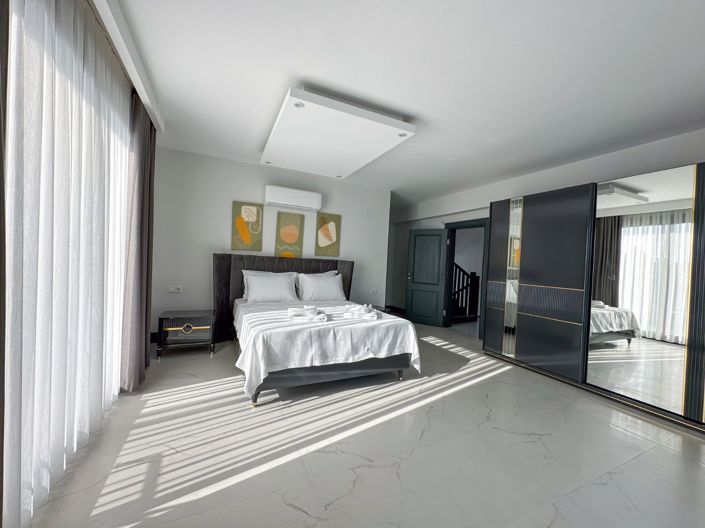 Image No.18-4 Bed House/Villa for sale