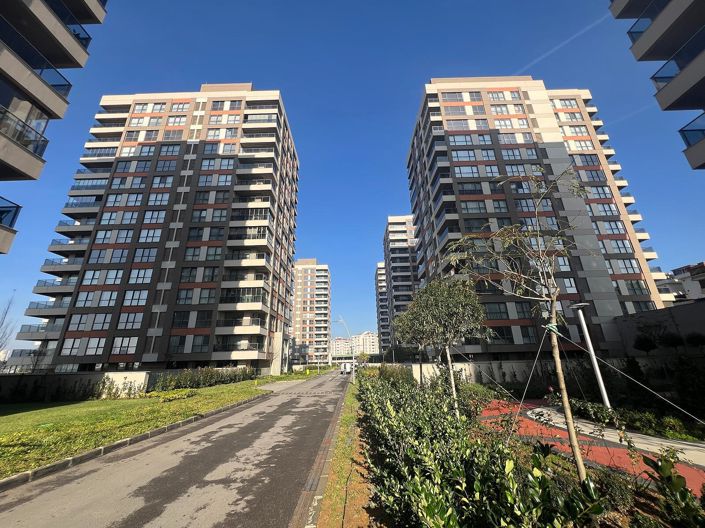 Image No.1-4 Bed Apartment for sale
