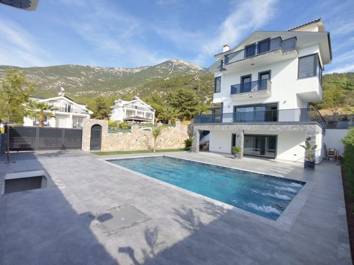 Image No.1-4 Bed House/Villa for sale