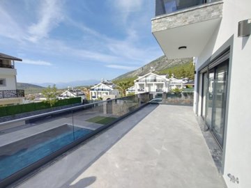 Exterior 13