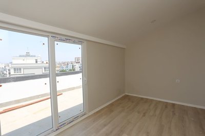 Interior 7