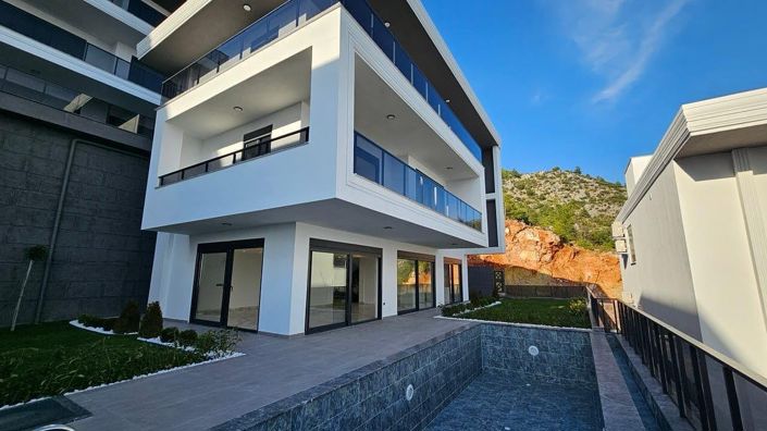 Image No.1-5 Bed House/Villa for sale