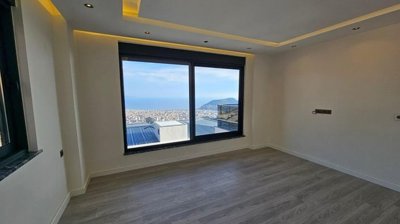 Interior 5