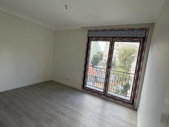 Image No.21-5 Bed Apartment for sale