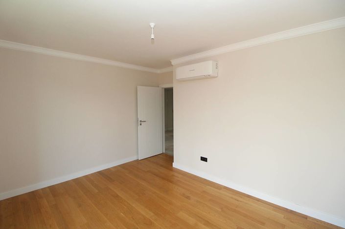 Image No.24-4 Bed Apartment for sale