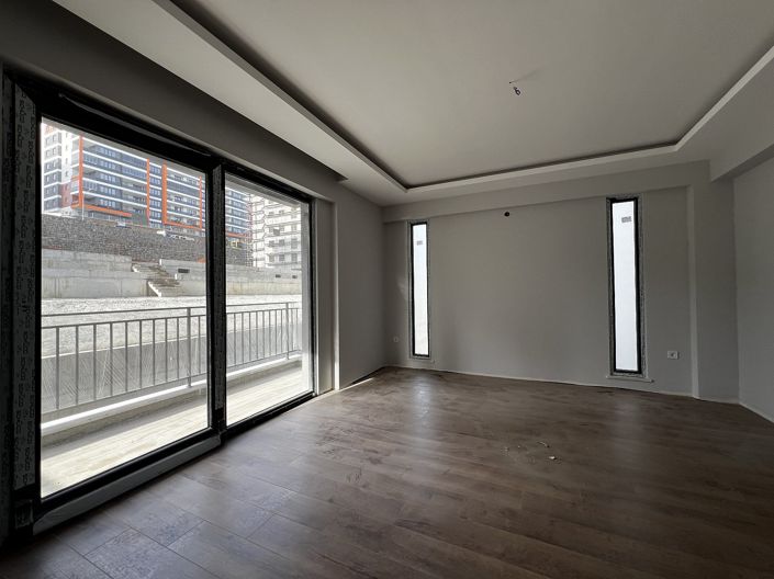 Image No.20-5 Bed Apartment for sale