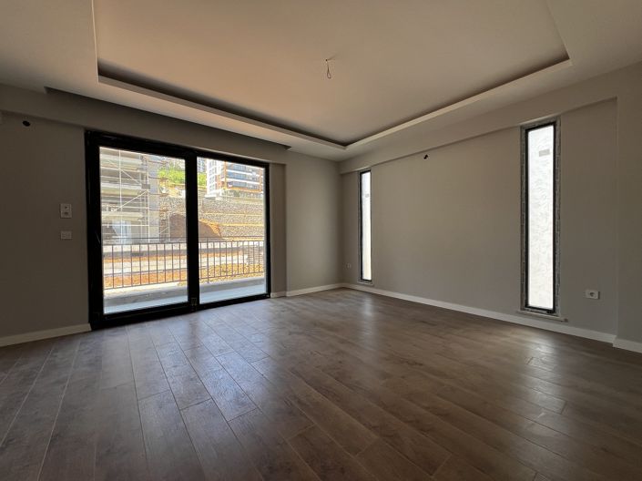 Image No.48-5 Bed Apartment for sale