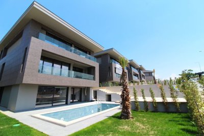 Exterior 1
