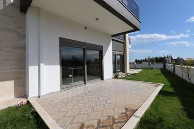 Exterior 3