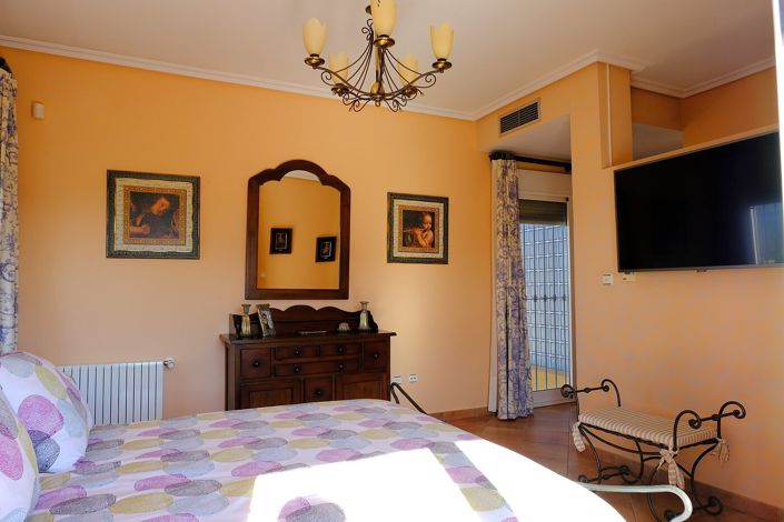 Image No.121-5 Bed House/Villa for sale