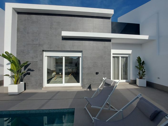 Image No.1-2 Bed House/Villa for sale