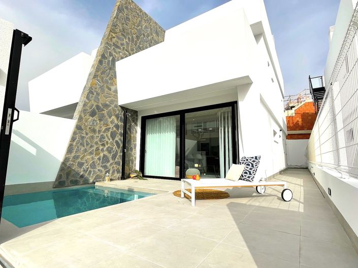 Image No.1-3 Bed House/Villa for sale