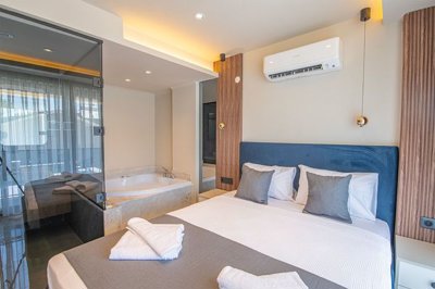 Interior 7