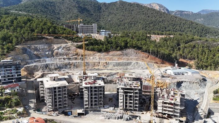 Image No.21-5 Bed Apartment for sale