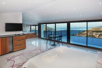 Interior 9