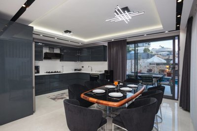 Interior 4
