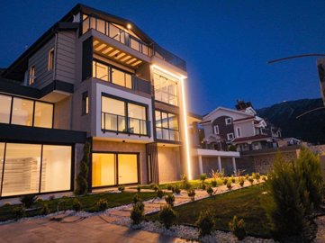 Exterior 8