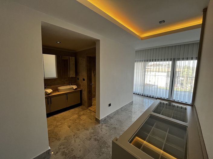 Image No.42-4 Bed House/Villa for sale