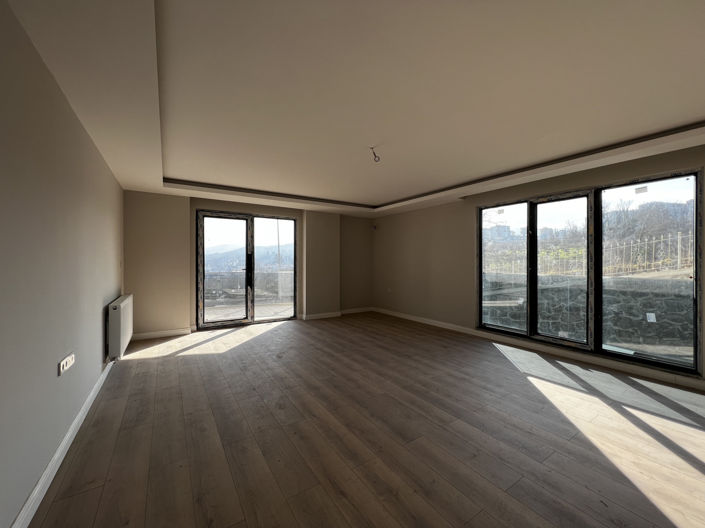 Image No.11-3 Bed Apartment for sale