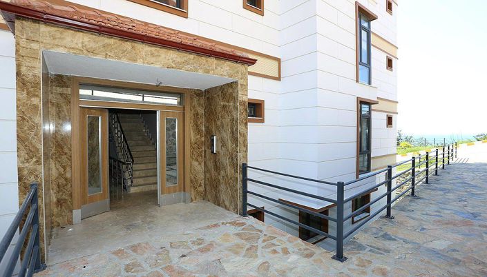 Image No.10-3 Bed Apartment for sale