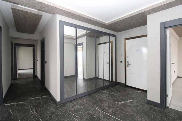 Image No.20-4 Bed Apartment for sale