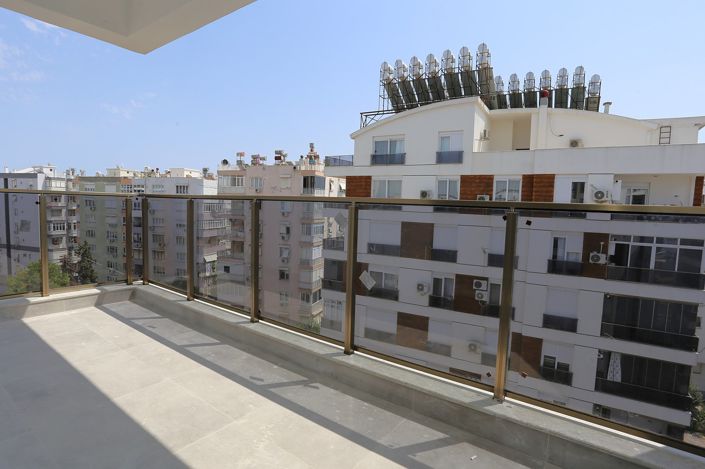 Image No.20-4 Bed Apartment for sale