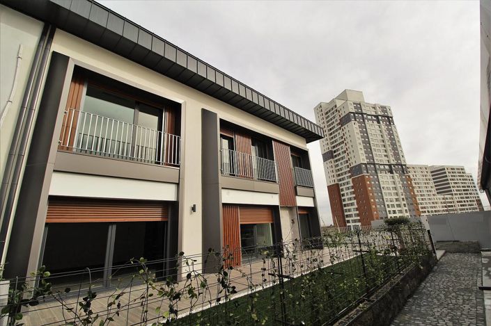 Image No.1-5 Bed House/Villa for sale