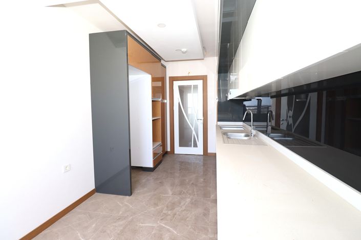 Image No.28-3 Bed Apartment for sale