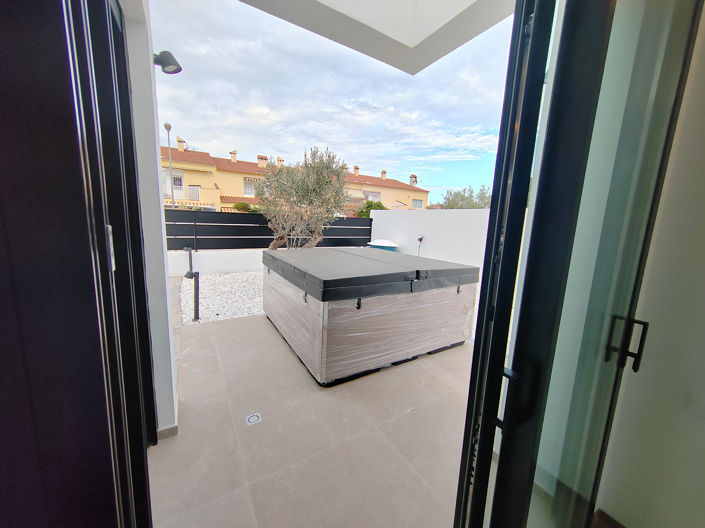 Image No.30-4 Bed House/Villa for sale