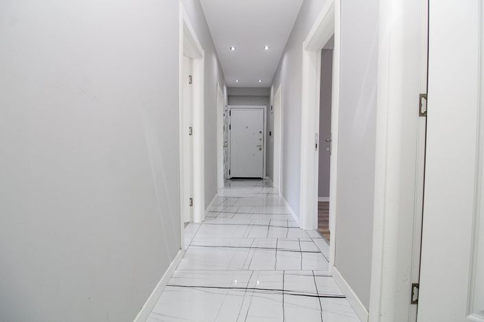 Image No.20-3 Bed Apartment for sale