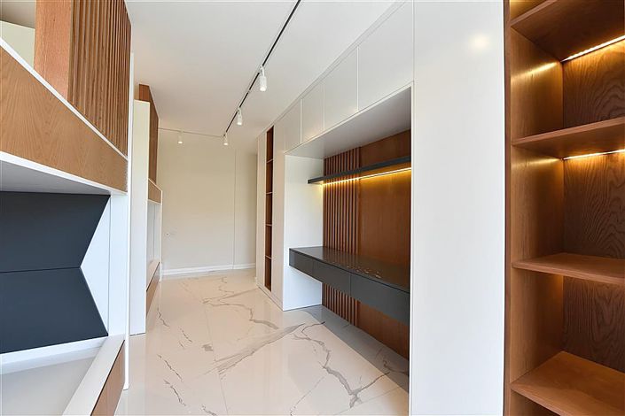 Image No.18-4 Bed Apartment for sale