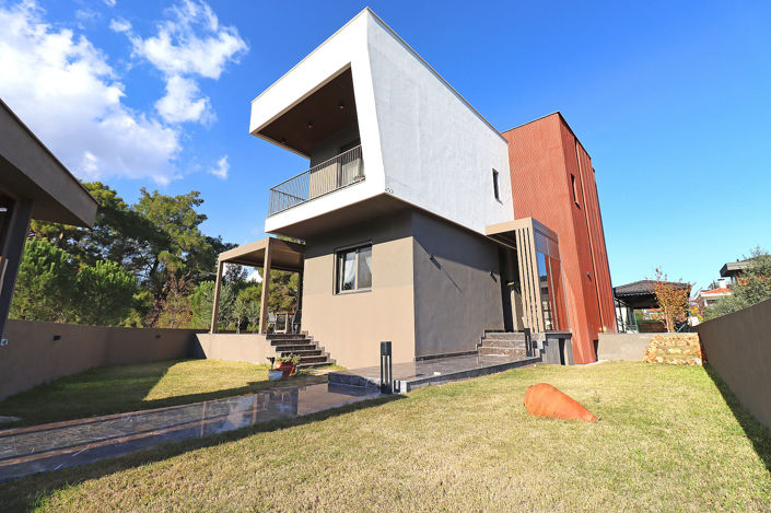 Image No.1-4 Bed House/Villa for sale