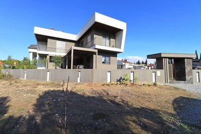 Exterior 4