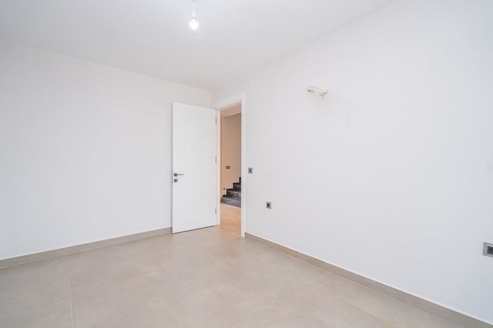 Image No.29-2 Bed Apartment for sale