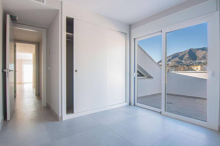 Image No.21-3 Bed Apartment for sale