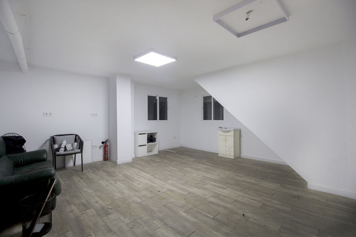 Image No.11-1 Bed Commercial for sale