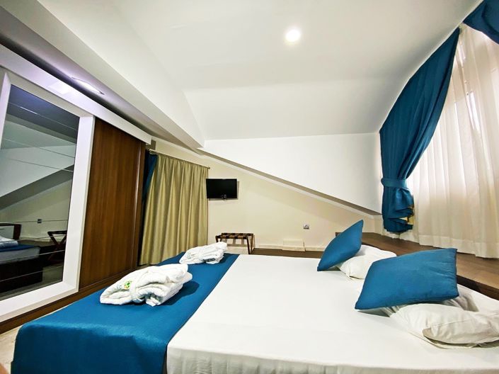 Image No.19-16 Bed Commercial for sale