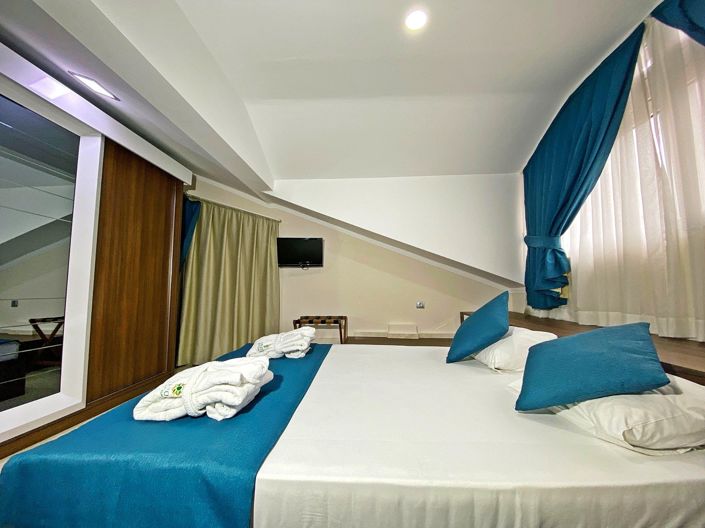 Image No.20-16 Bed Commercial for sale