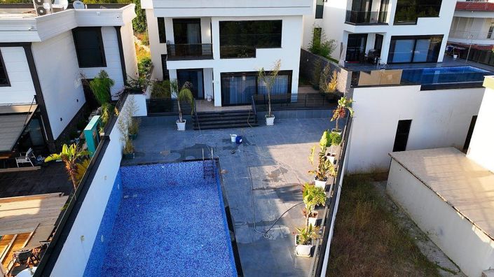 Image No.1-5 Bed House/Villa for sale