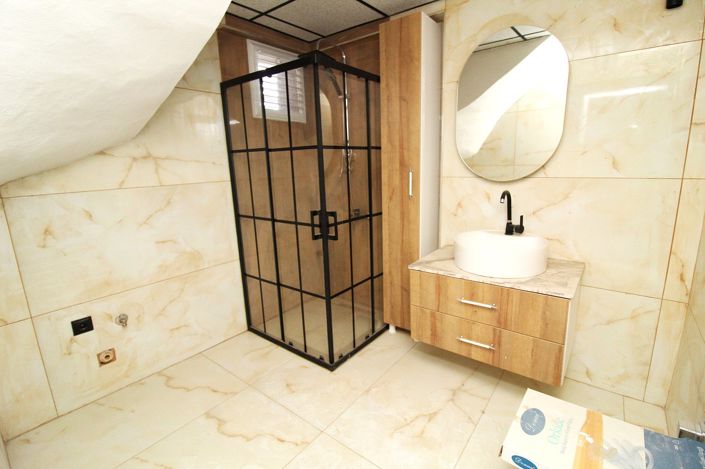 Image No.21-5 Bed Apartment for sale